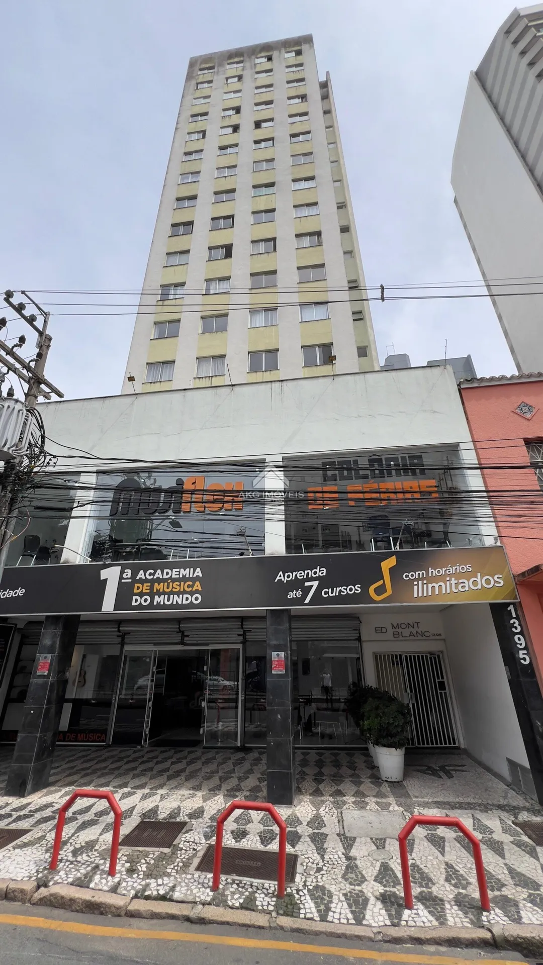 One-bedroom apartment with a washing machine in Curitiba — photo 16