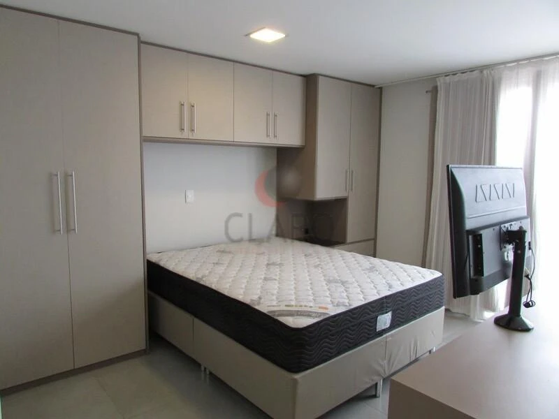 One-bedroom apartment in a building with a coworking space — photo 6