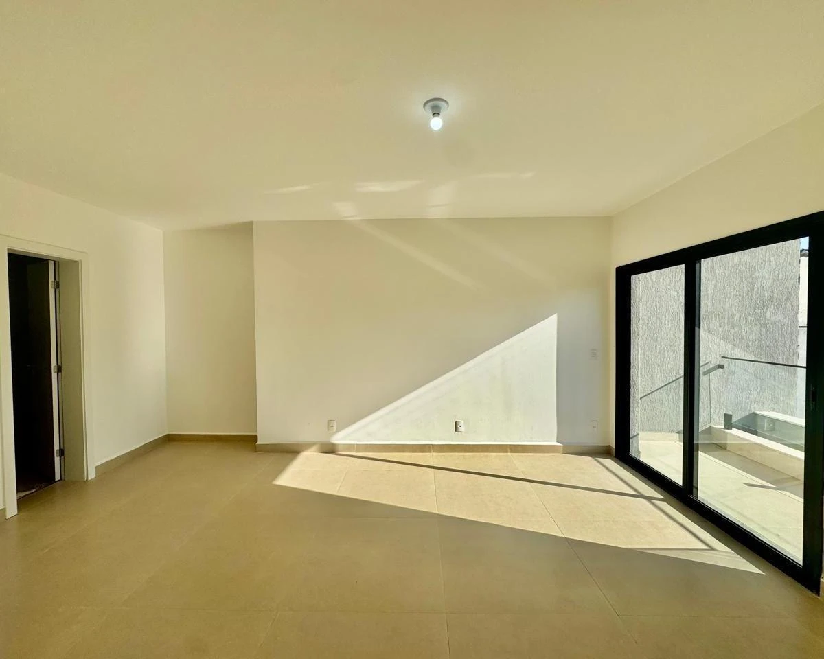 House, 240 m², with a glass-enclosed balcony — photo 22