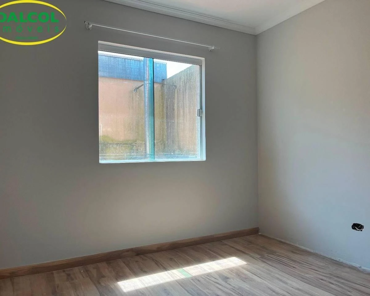 3-bedroom house with wood or laminate floors — photo 18