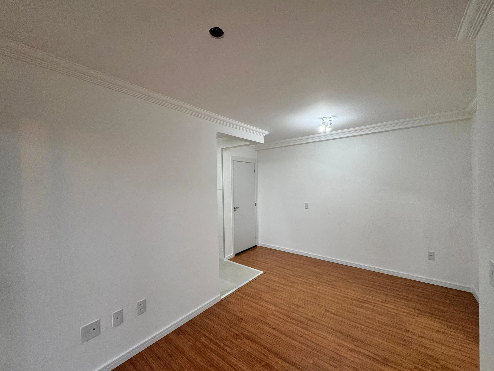 Apartment, 55 m², with wood or laminate floors — photo 29