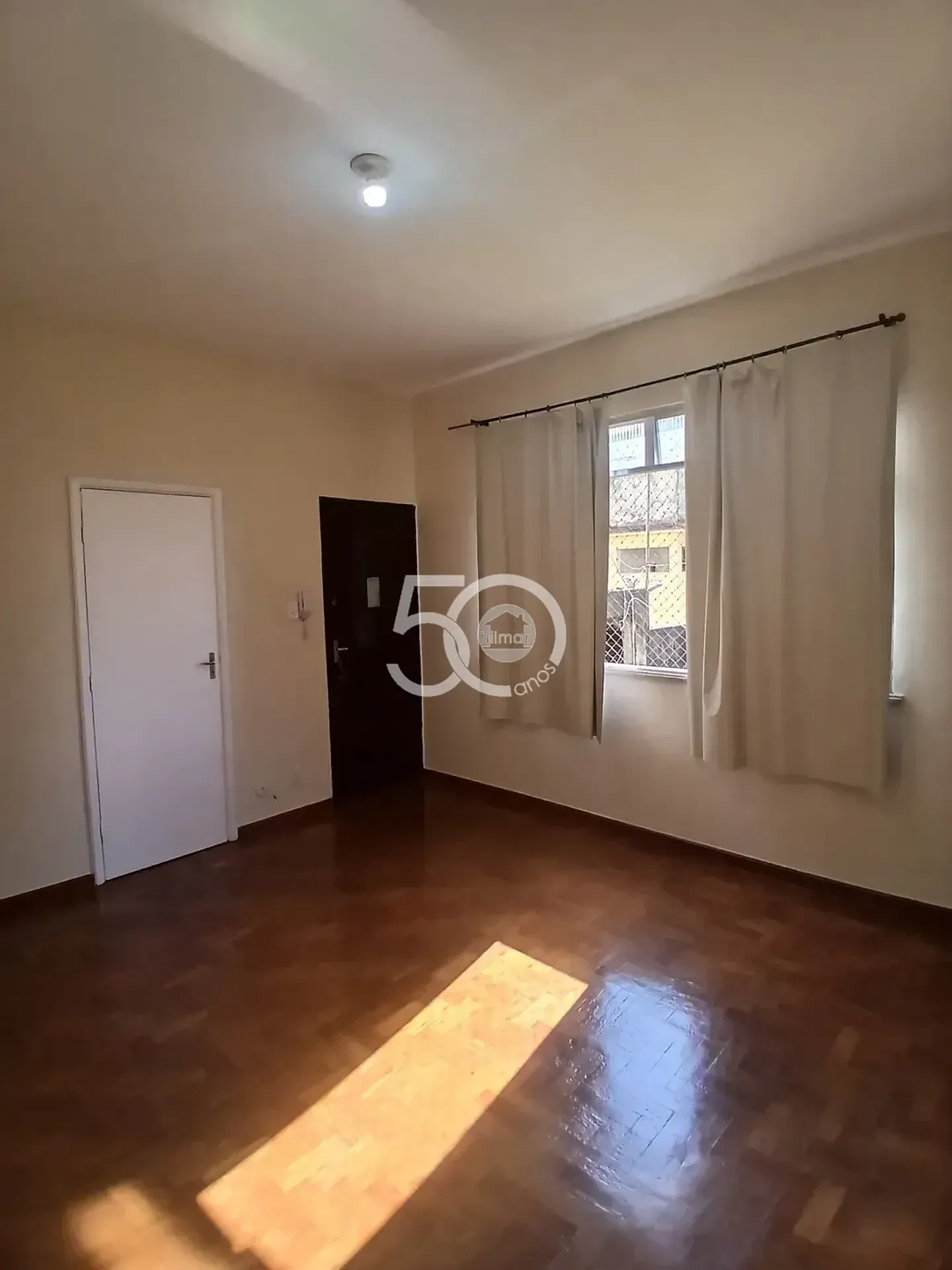 2-bedroom apartment with balcony and a separate kitchen