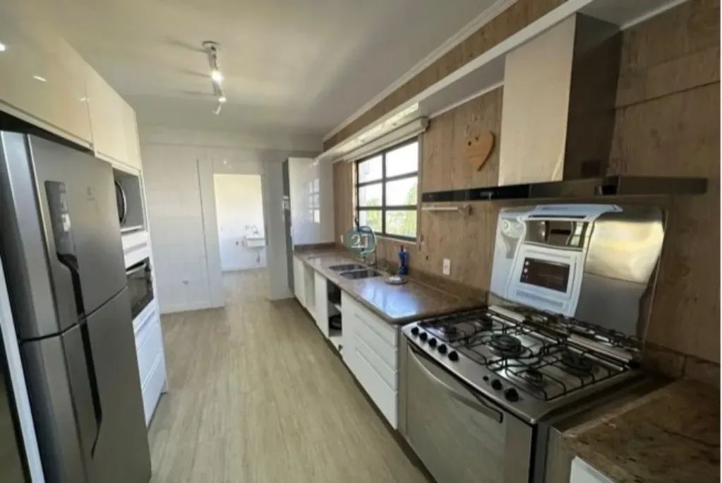Furnished 3-bedroom penthouse with 485 m²