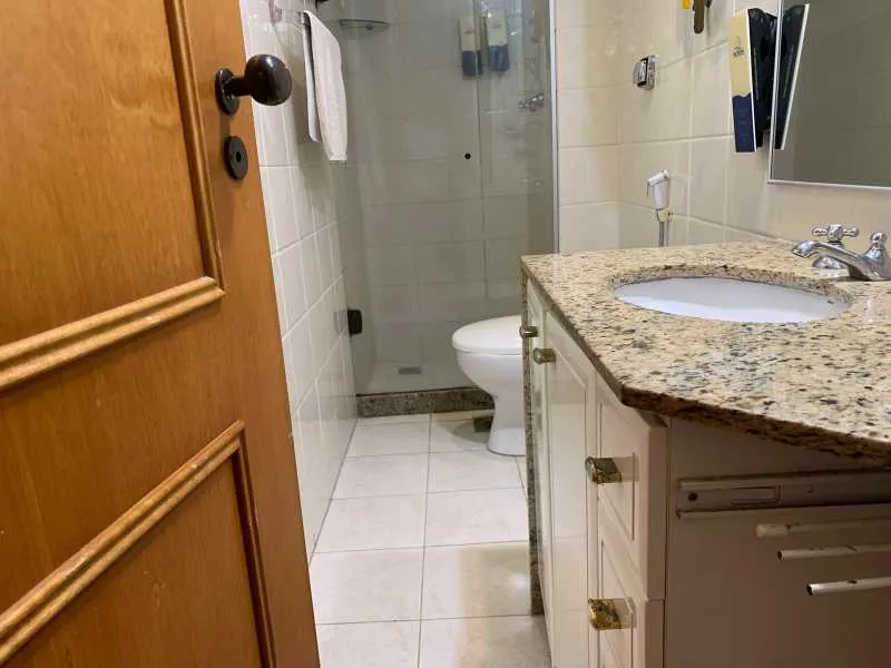 Furnished 1-bedroom apartment with 2 bathrooms — photo 10