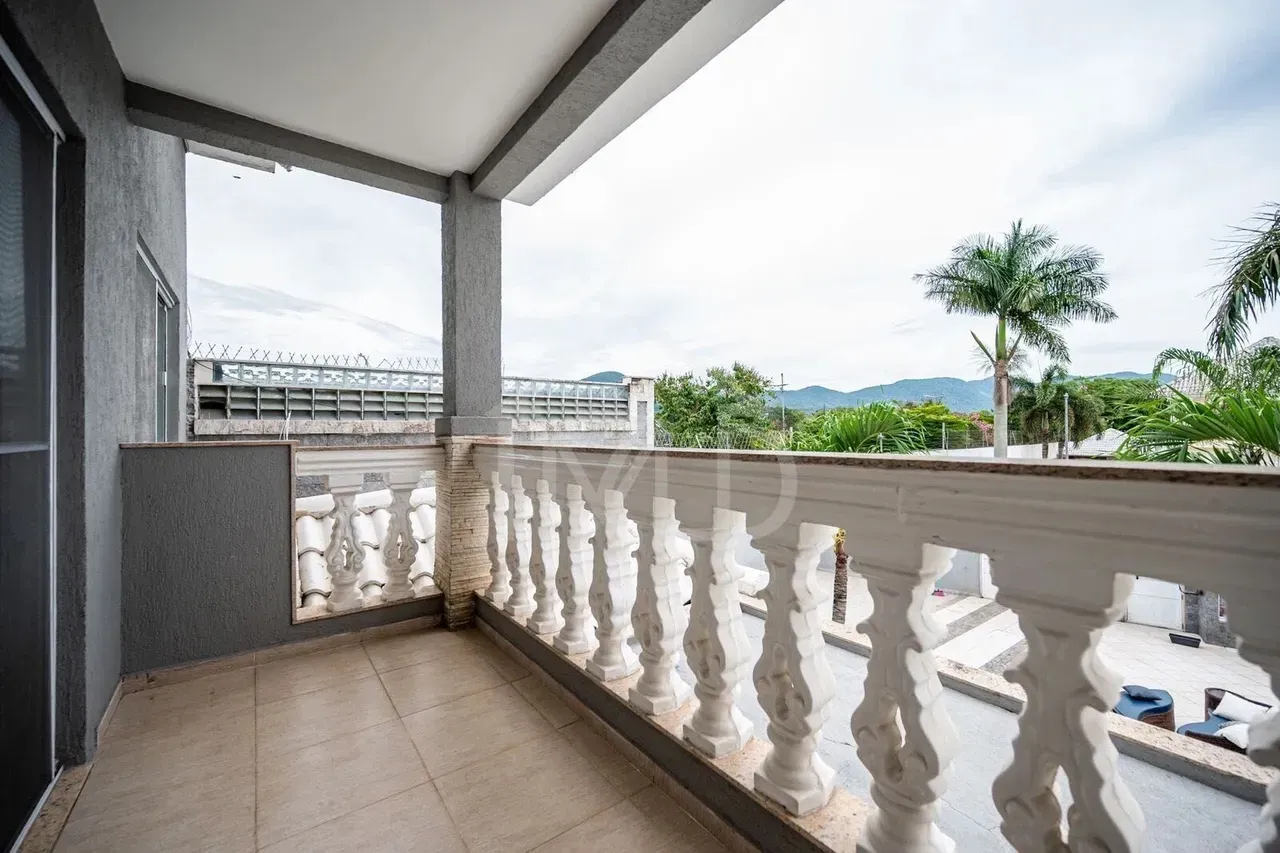 Furnished 6-bedroom house, 266 m² and 3 parking spots — photo 7