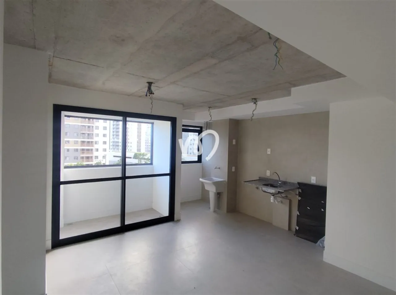 2-bedroom 2-bath apartment with 1 parking space — photo 3
