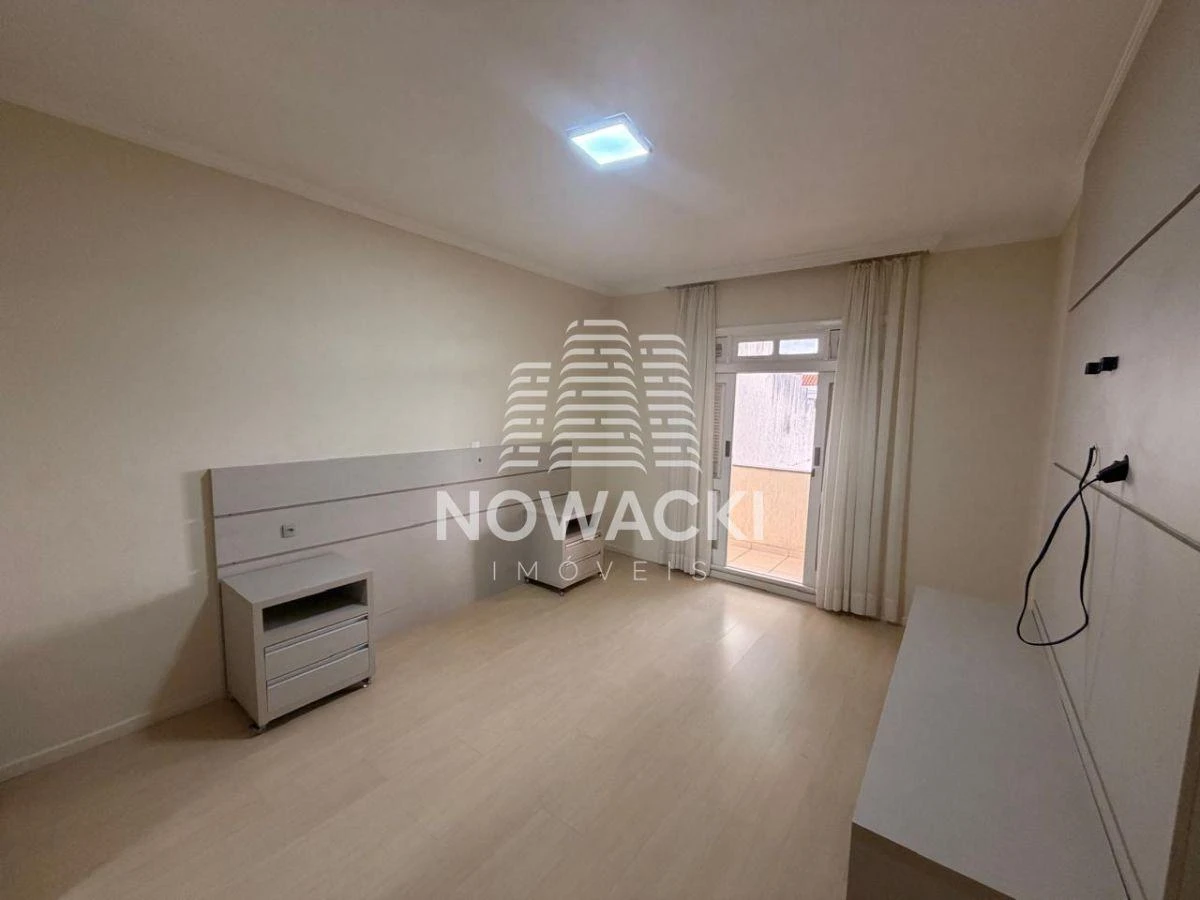 318 m² house with a bathtub and a home office — photo 4