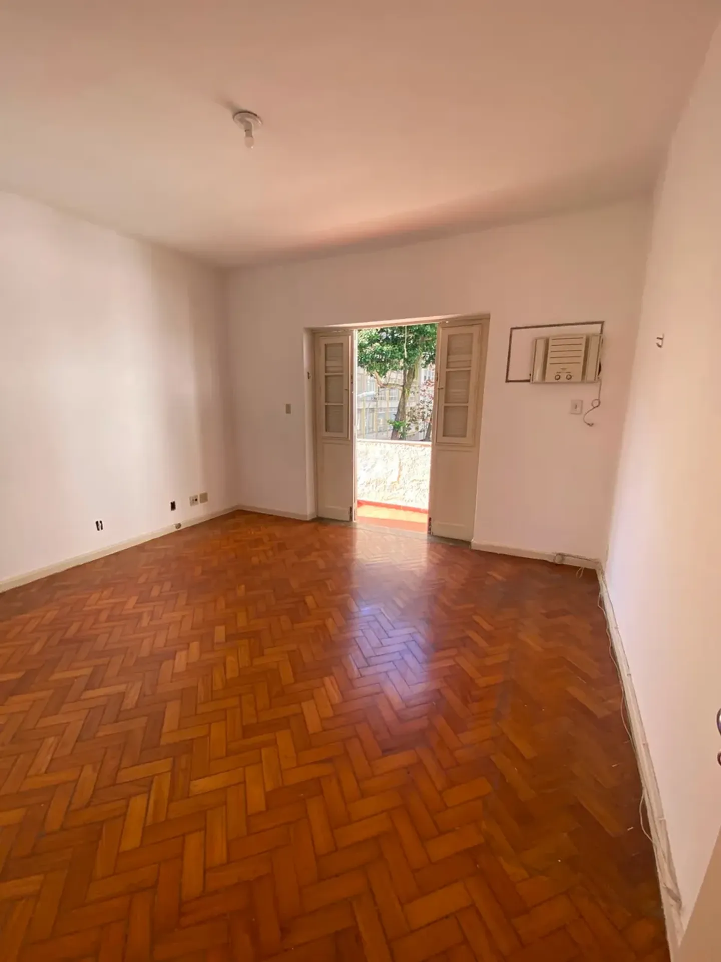3-bedroom apartment with balcony, 137 m² — photo 11