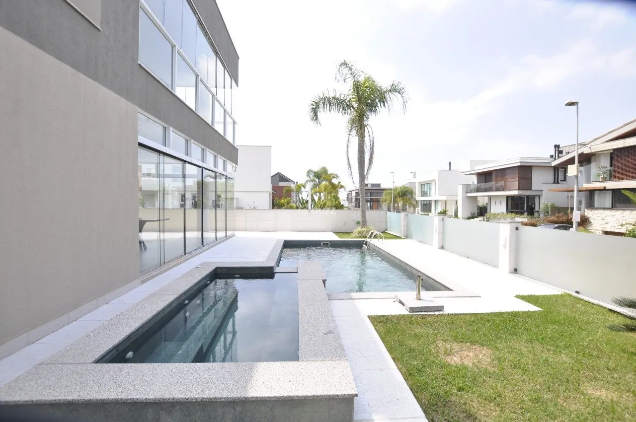 Water view in a 5-bedroom house, 343 m² — photo 34