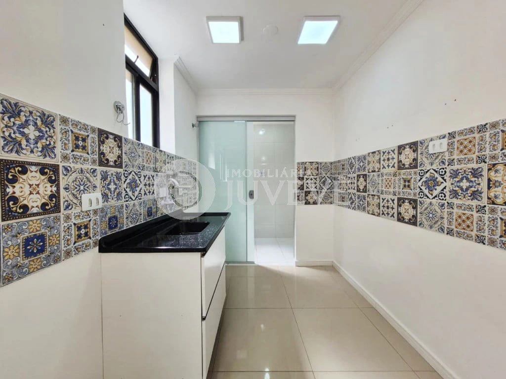 3-bedroom apartment in a building with a pool — photo 12