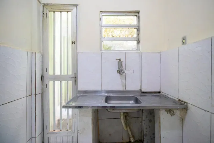 House with 1 bedroom and a separate kitchen — photo 4
