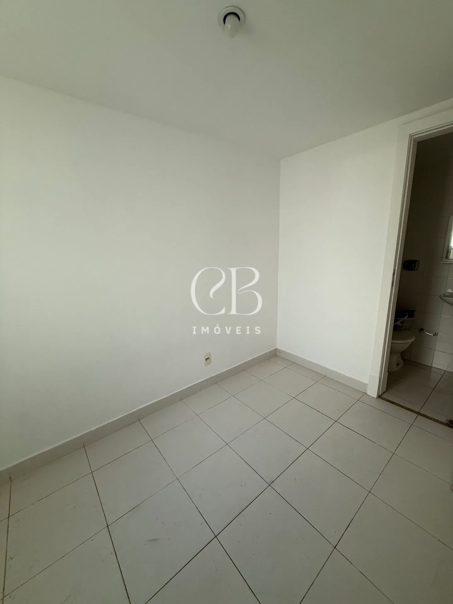 Apartment with 4 bedrooms and a balcony in great condition — photo 39