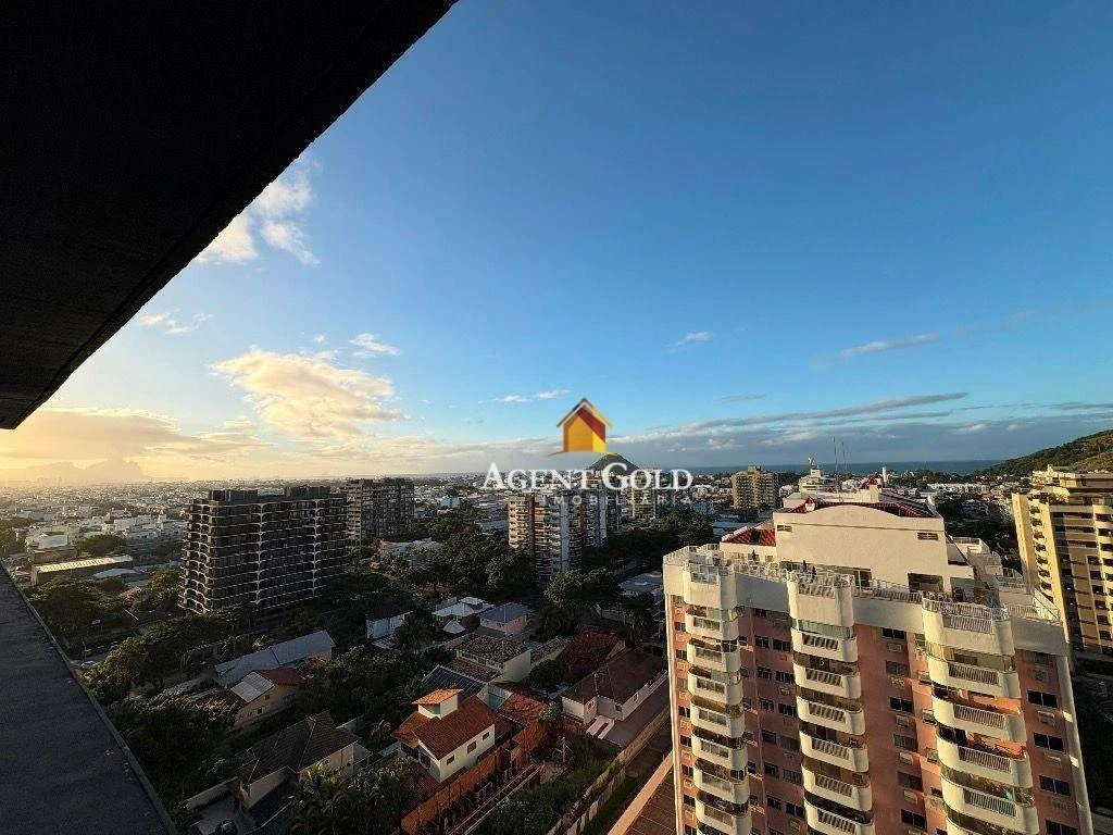 Glass-enclosed balcony in a 3-bedroom apartment, 121 m² — photo 22