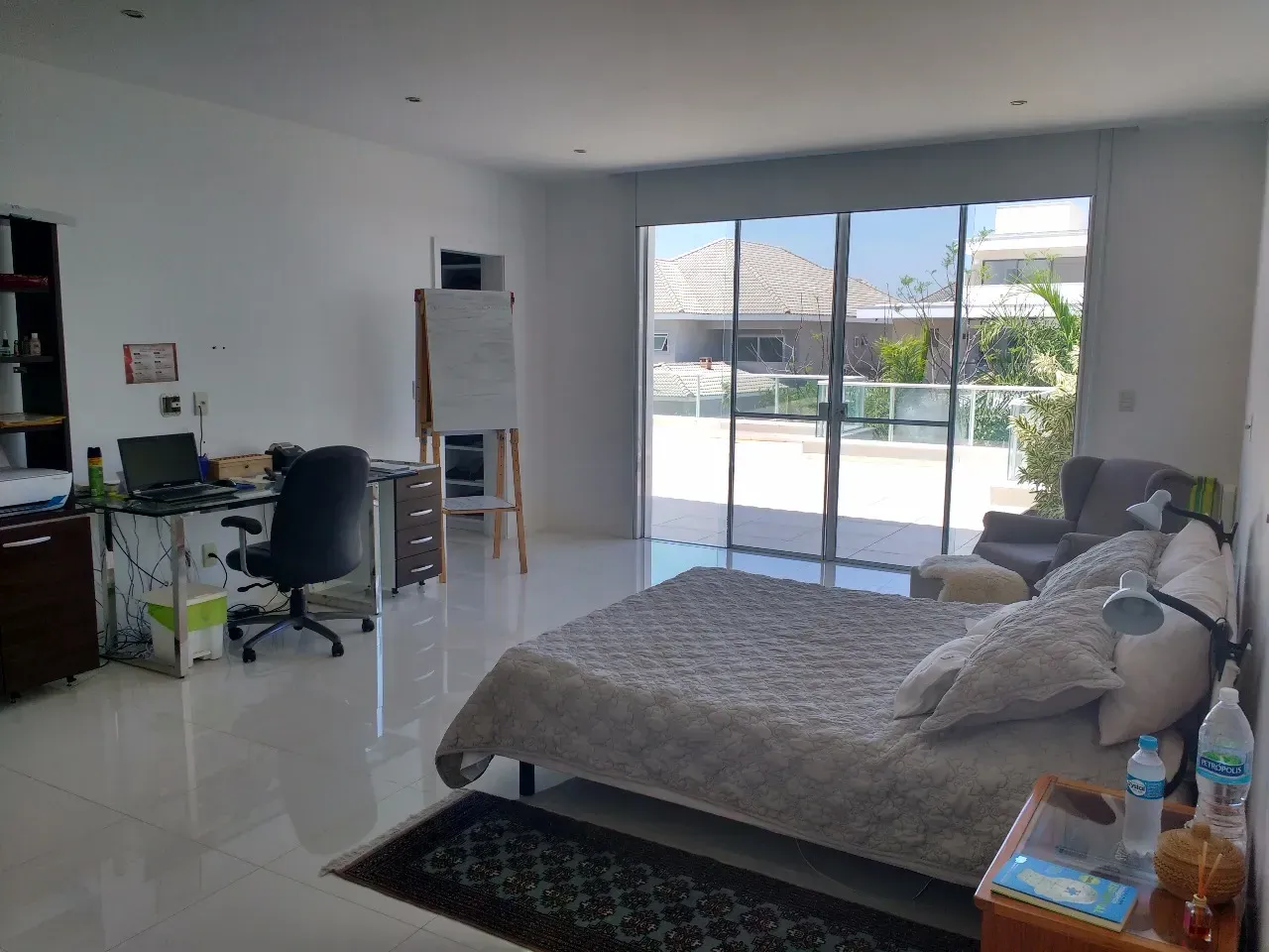 Furnished 5-bedroom house with 3 bathrooms and open-plan kitchen — photo 3
