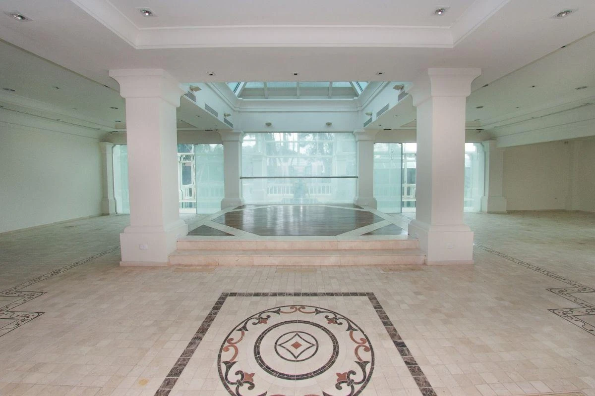 House, 1256 m², with a bathtub