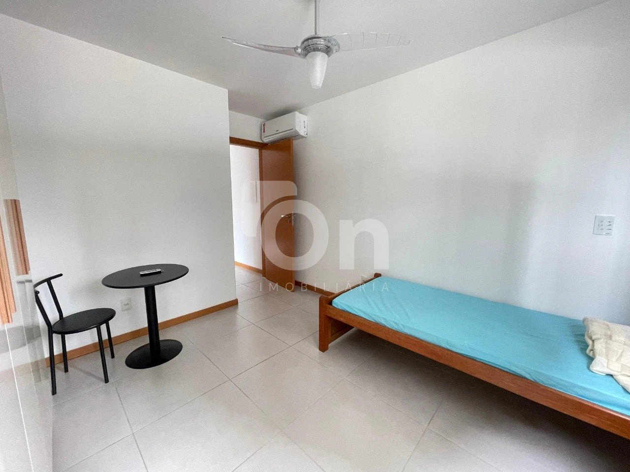 One-bedroom apartment with a mountain view in Florianópolis — photo 19