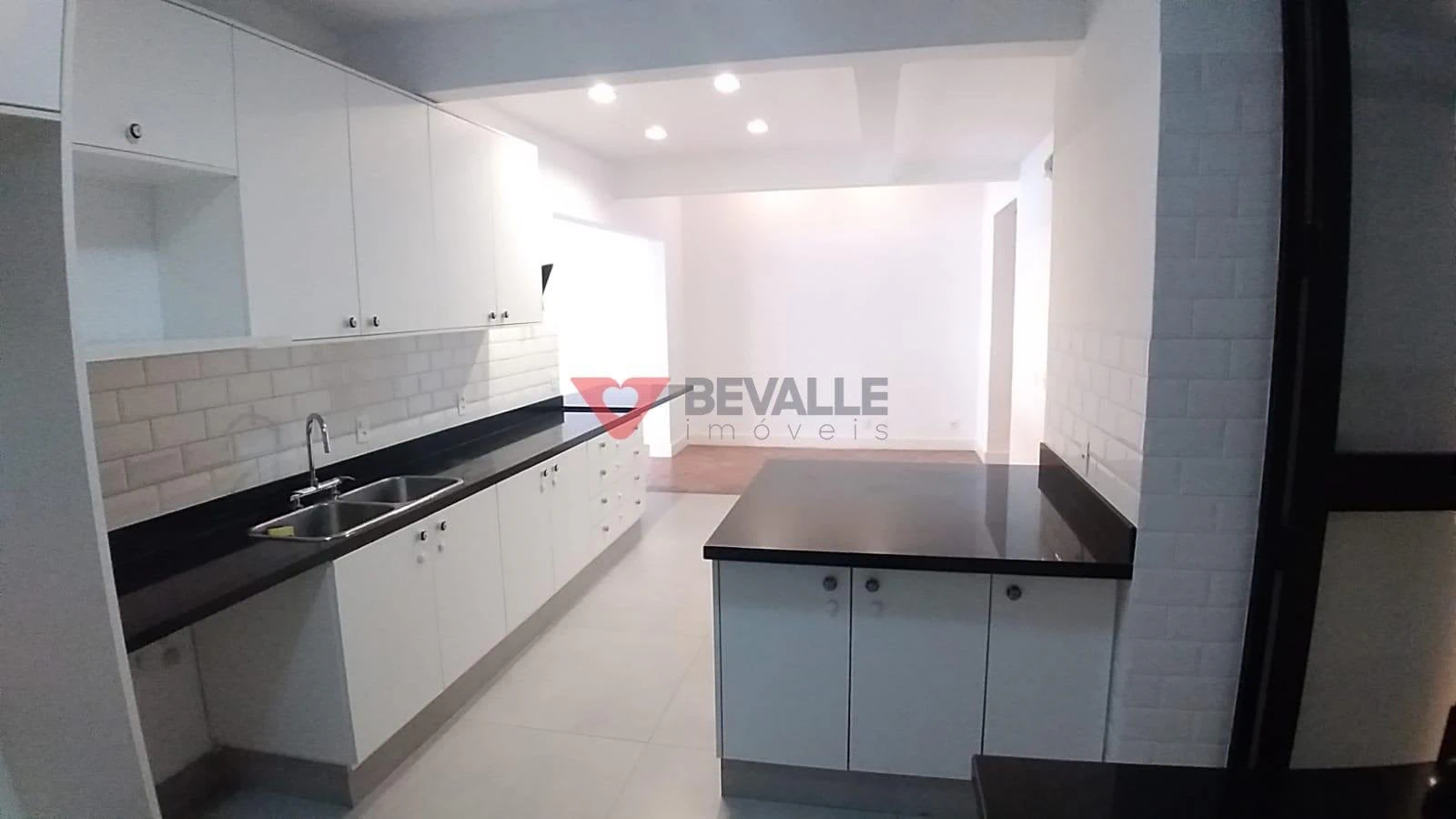 Rental apartment with 3 bedrooms, balcony, 3 baths — photo 9