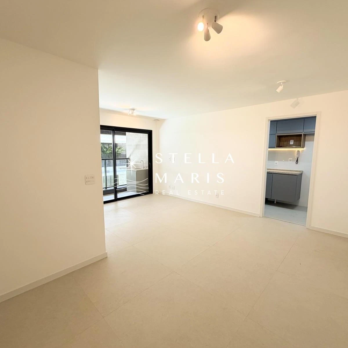 2-bedroom apartment in a building with a pool — photo 4