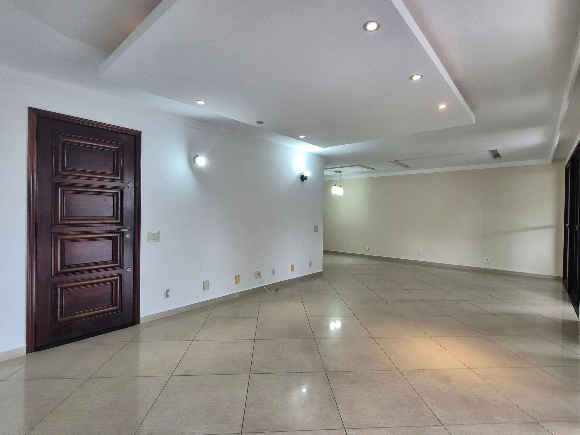 4-bedroom apartment with 3 bathrooms and a balcony — photo 6