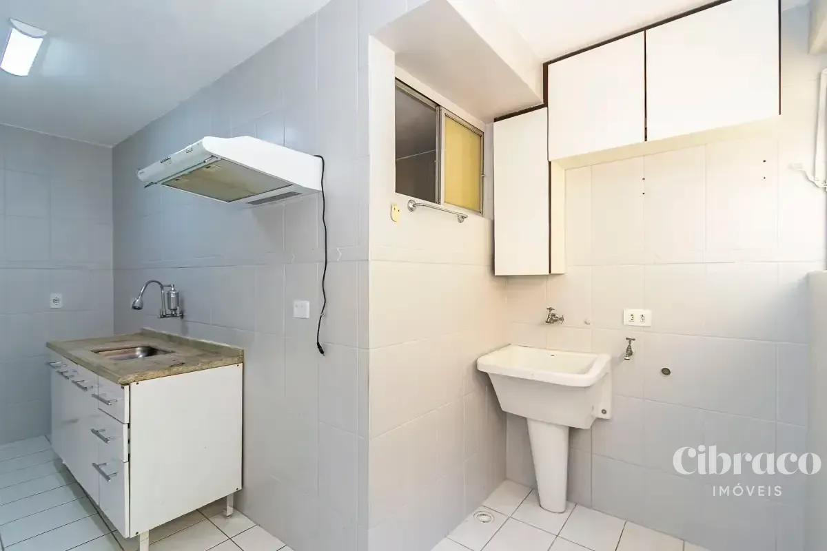 Apartamento de aluguel com 2 quartos e piso de madeira — photo 33