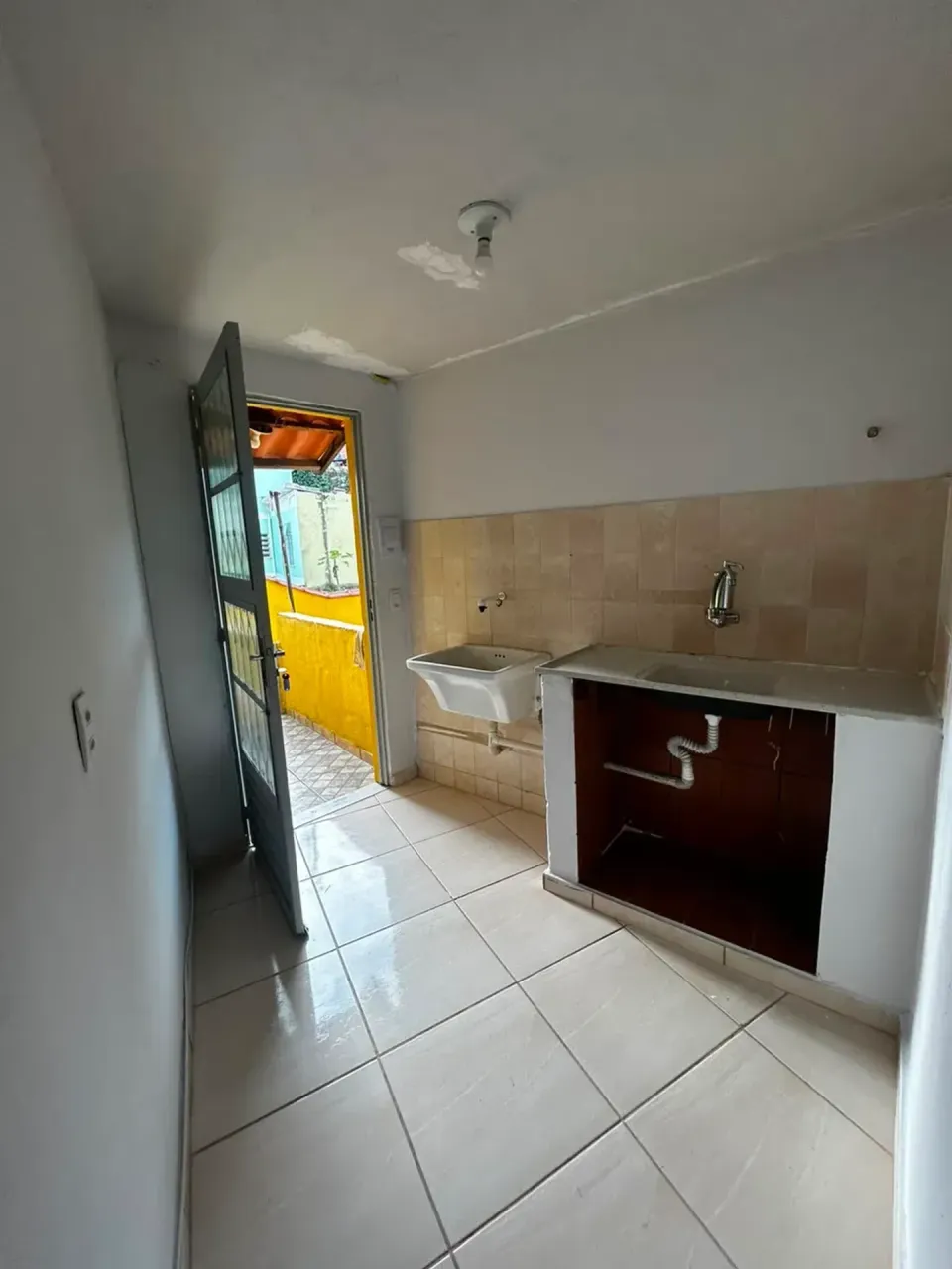 1-bedroom apartment with tiled floors — photo 2
