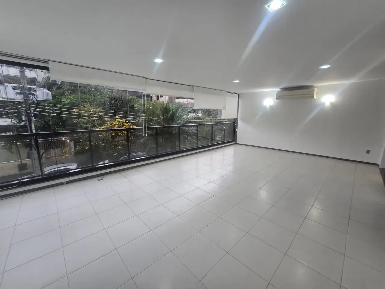Apartamento de 2 quartos, varanda com janelas do chão ao teto — photo 4