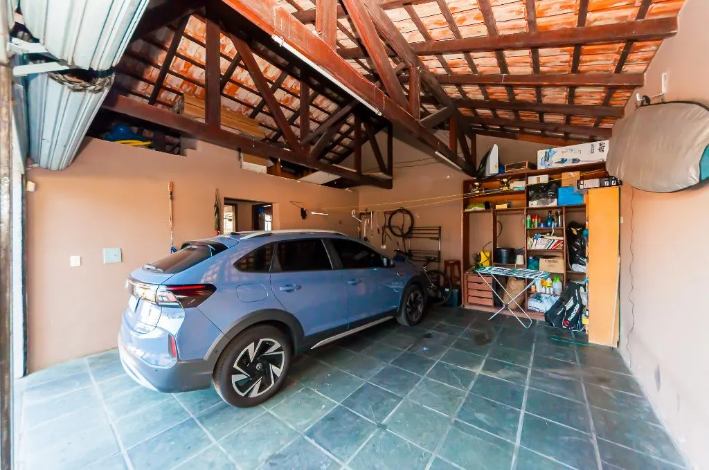 3-bedroom house with a bathtub in Curitiba — photo 44