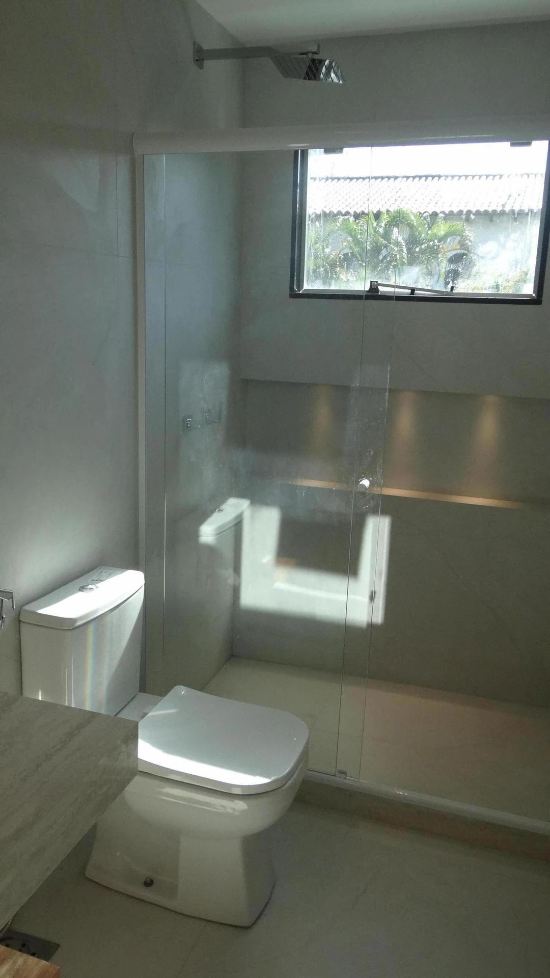 Casa de 384 m² com janelas do piso ao teto e varanda gourmet — photo 32