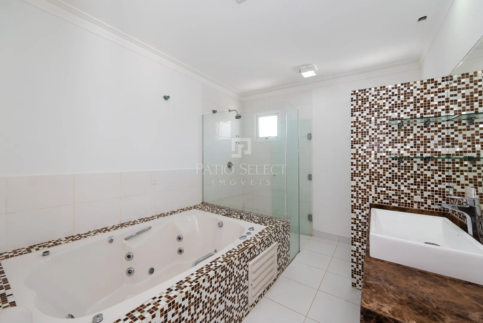 Furnished house, 305 m², with a bathtub — photo 73