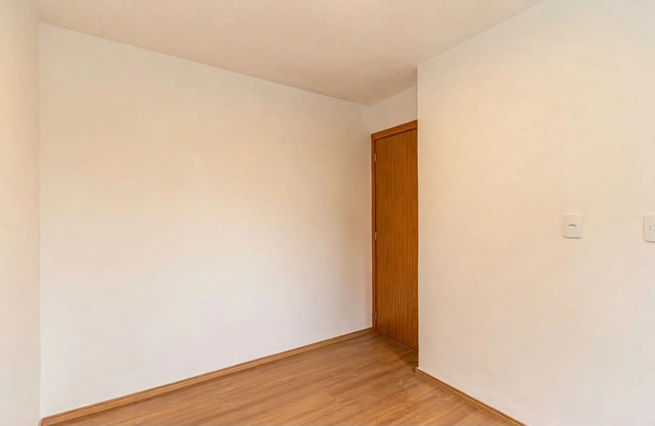 2-bedroom apartment with wood or laminate floors in Curitiba — photo 16