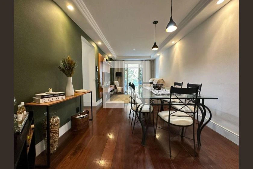 Glass-enclosed balcony in a 3-bedroom apartment, 132 m² — photo 12