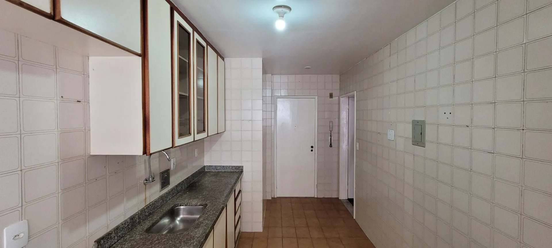Квартира 96 м² з 2 спальнями та балконом — photo 22