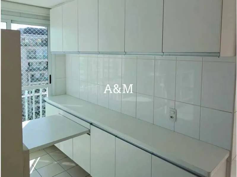 3-bedroom apartment with 4 bathrooms and a balcony — photo 12