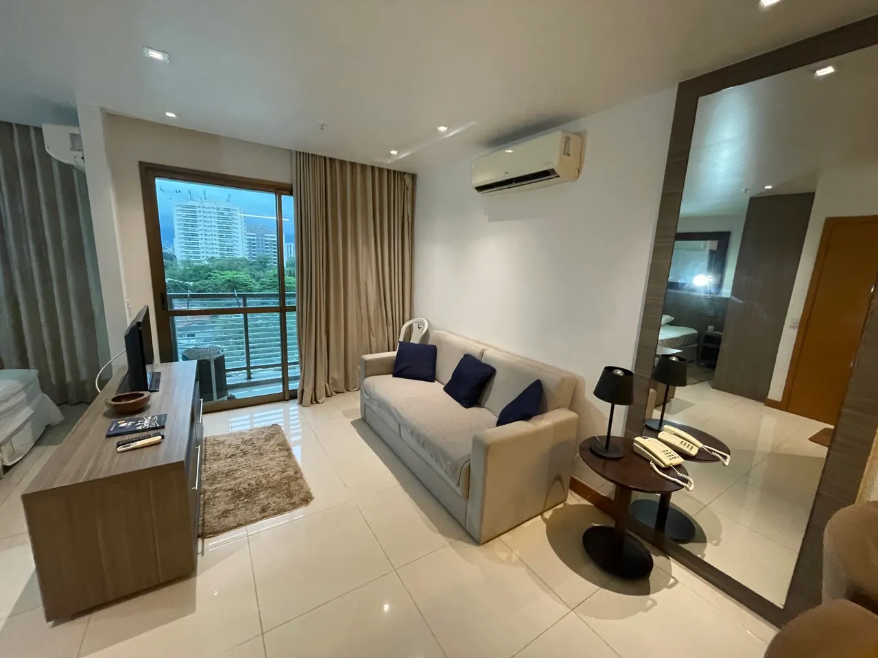 One-bedroom apartment in a building with a gym — photo 8