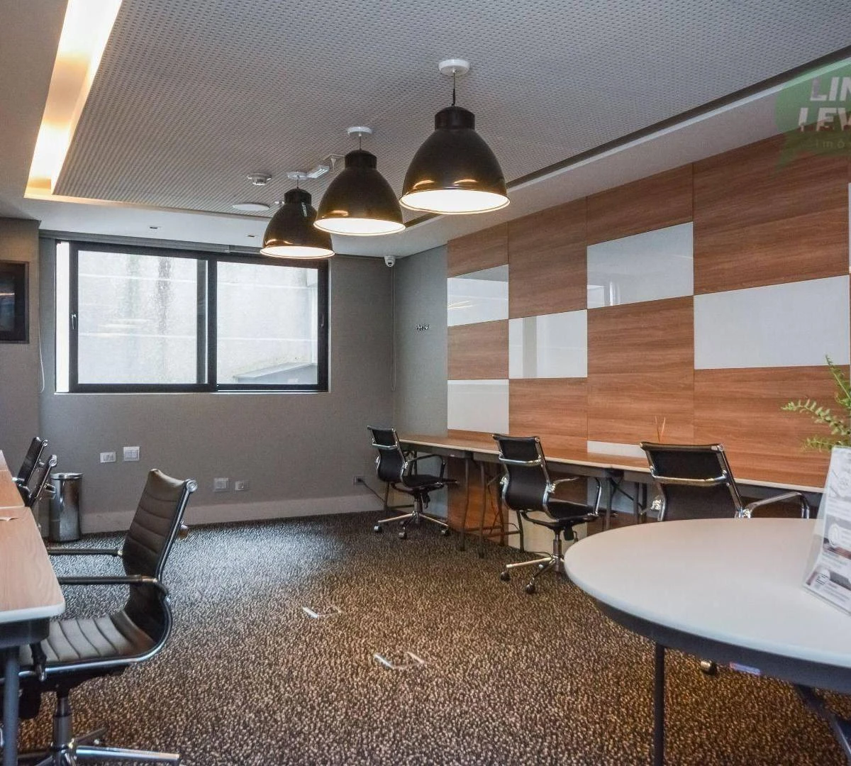 One-bedroom apartment in a building with a coworking space — photo 49