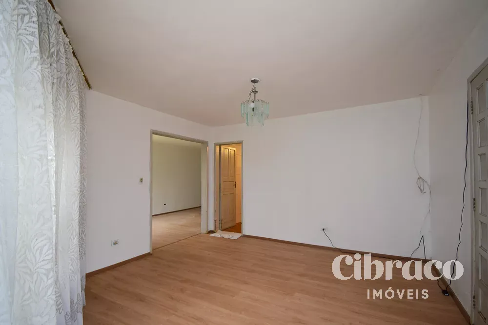 Unfurnished house with 5 bedrooms and 4 bathrooms