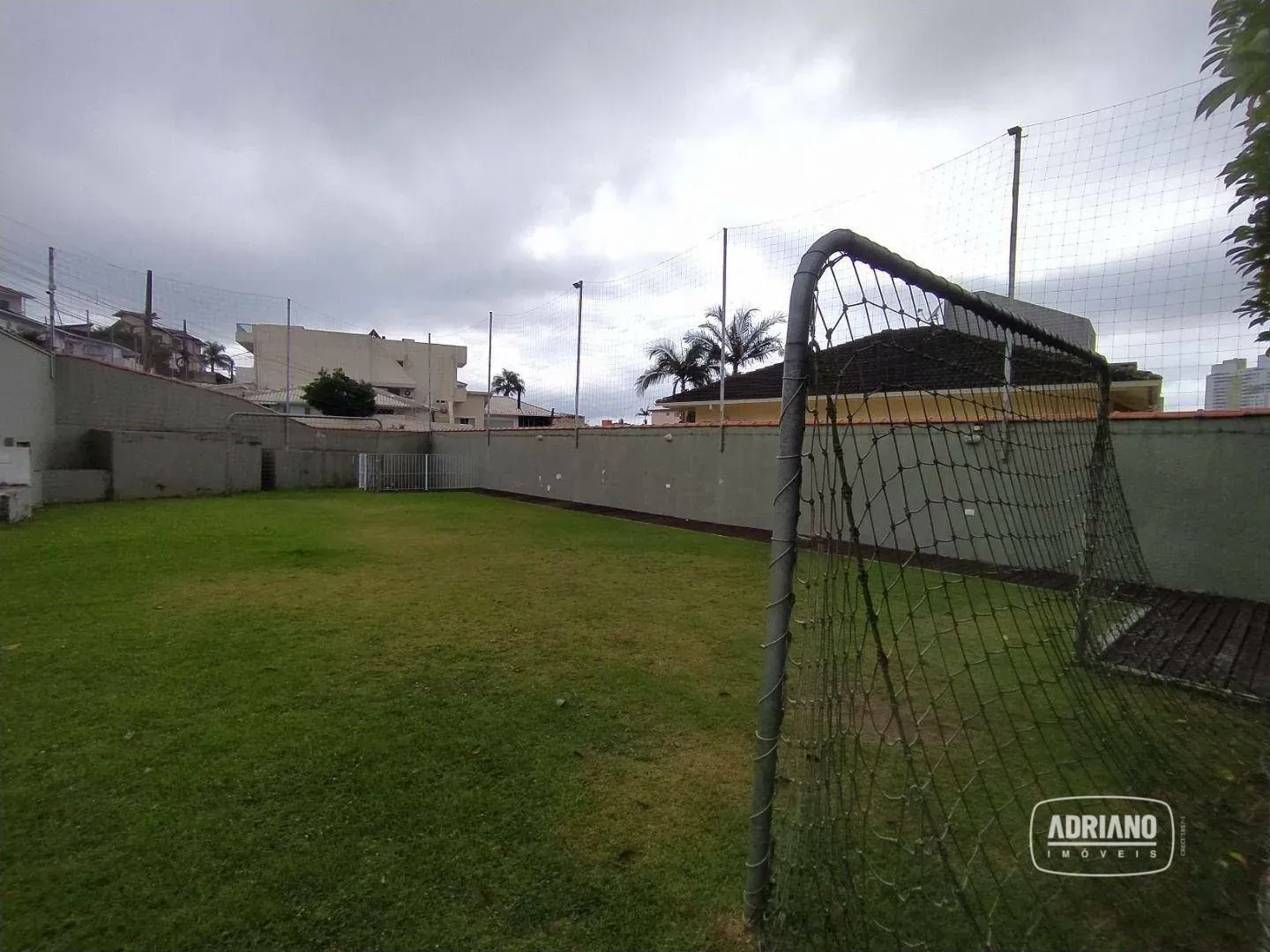 2-bedroom apartment with a washing machine in Florianópolis — photo 17