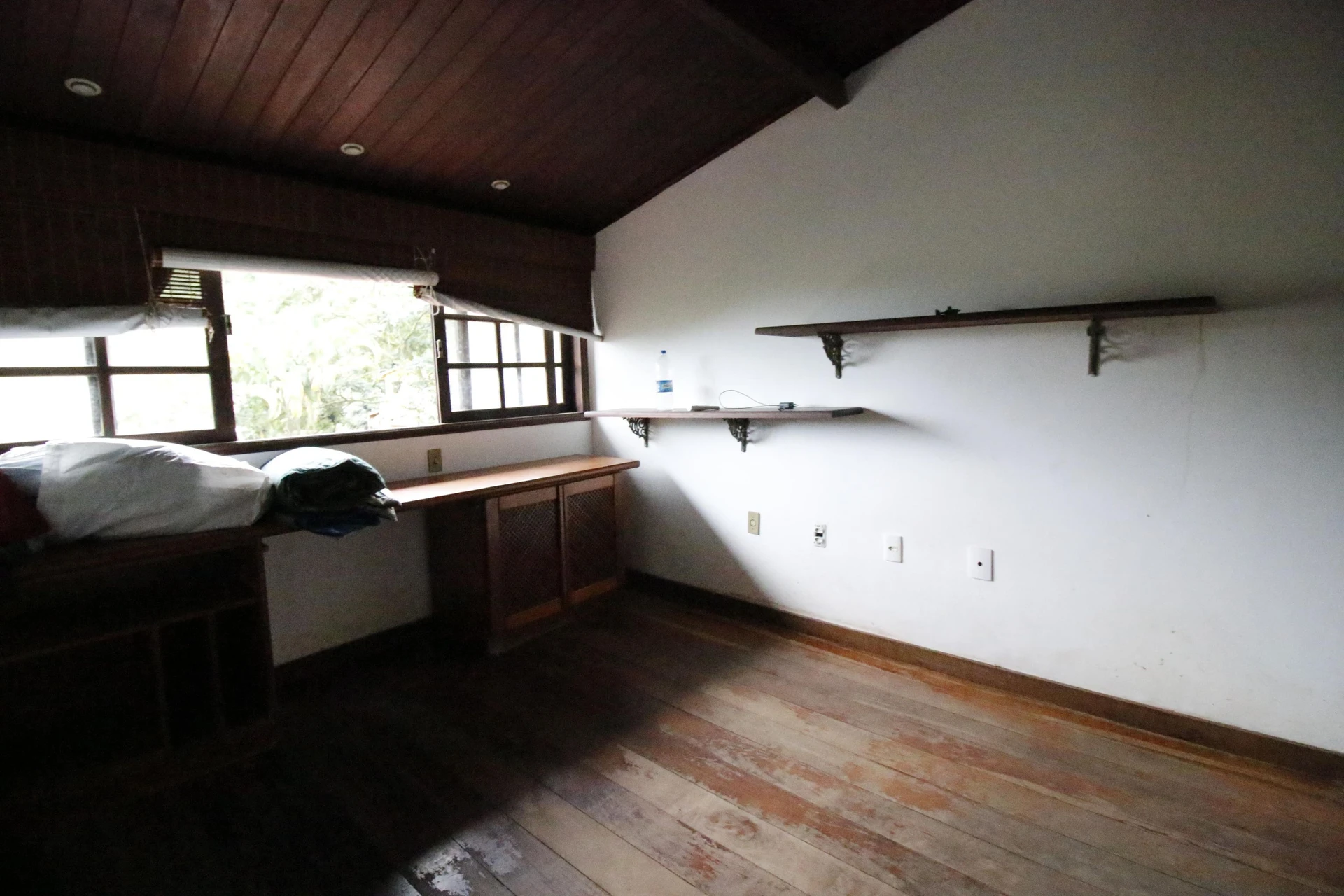 500 m² house with floor-to-ceiling windows and a bathtub — photo 28
