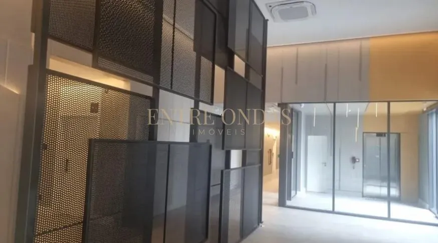 Floor-to-ceiling windows in a one-bedroom apartment, 60 m² — photo 20
