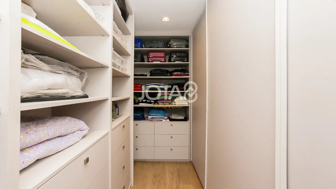 Furnished 220 m² apartment with 3 en-suite bedrooms — photo 20