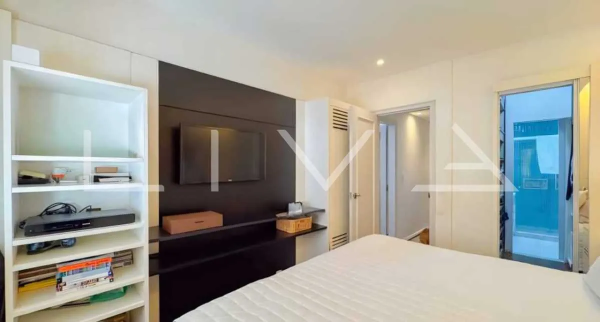 4-bedroom apartment with a grill on the balcony — photo 8