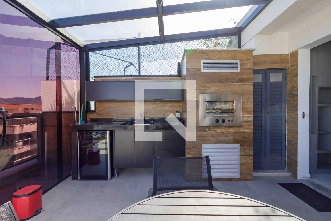 Apartamento mobiliado com 4 quartos e 4 banheiros — photo 16