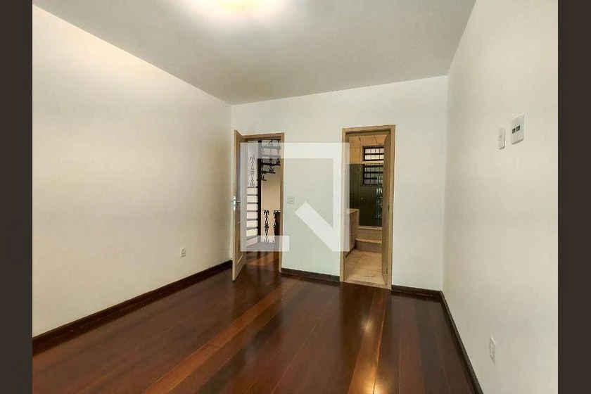 Rental house with 5 bedrooms and a balcony — photo 5