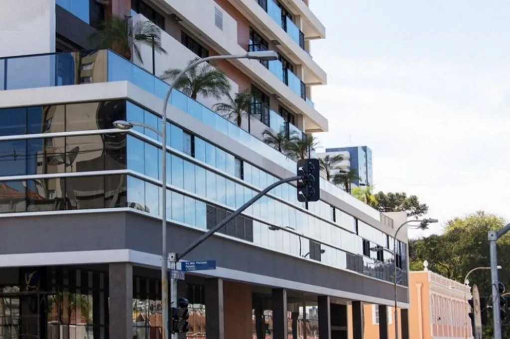 Furnished 1-bedroom apartment with balcony — photo 48