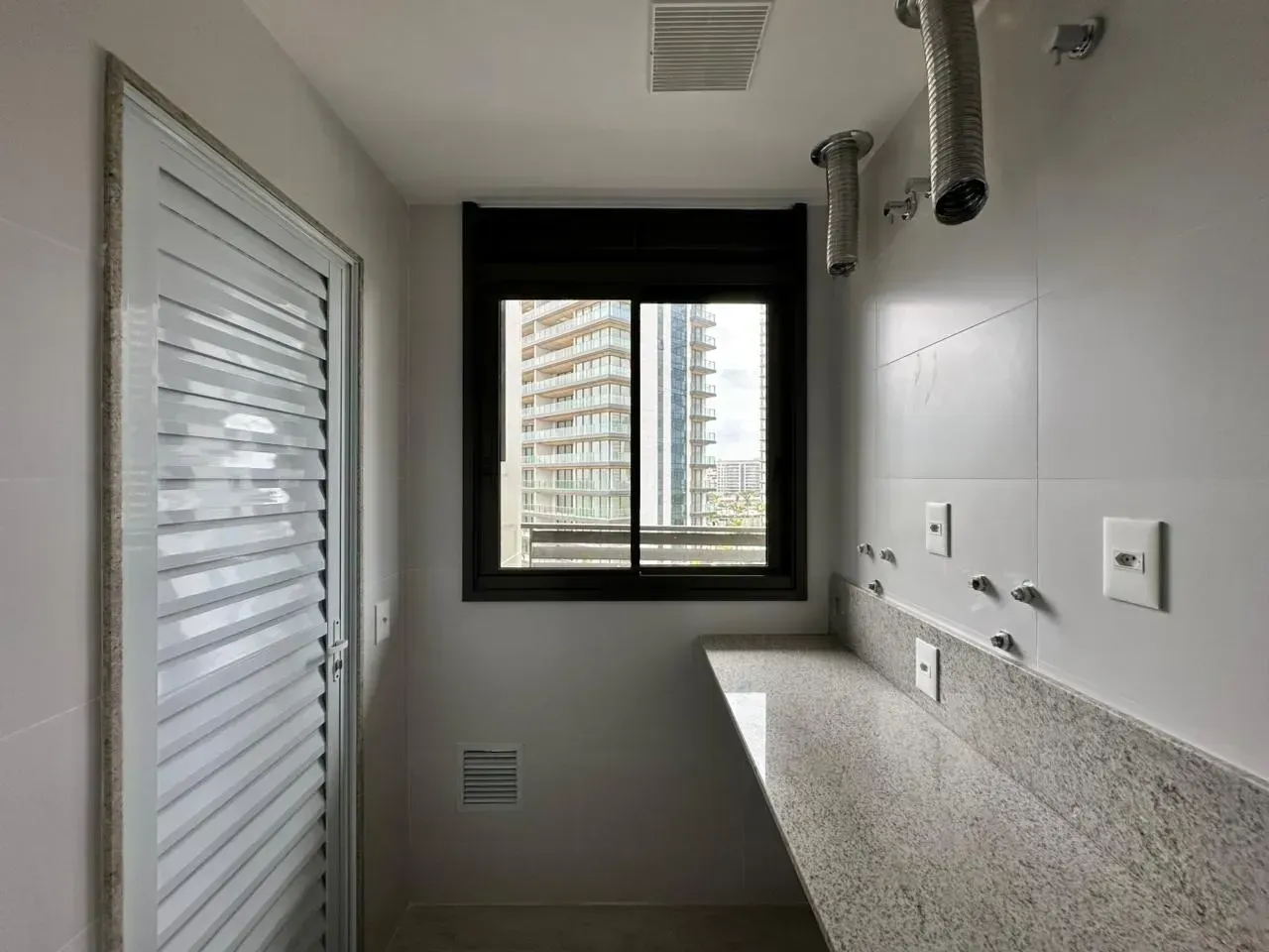 Apartamento com 4 dormitórios e 5 banheiros, 3 vagas — photo 9