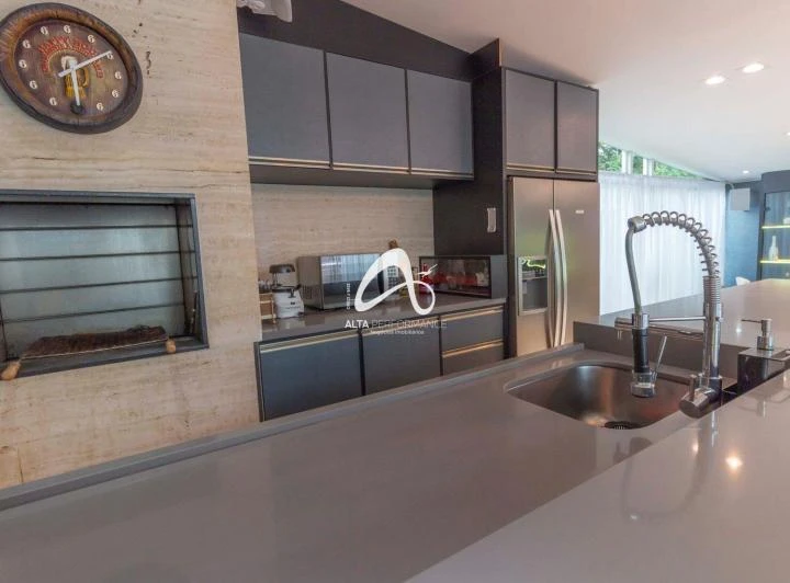 Casa tipo sobrado com 4 quartos e churrasqueira privativa — photo 6