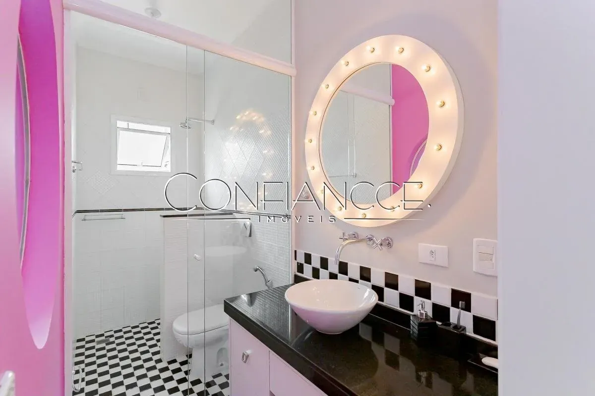 House with 4 en-suite bedrooms and 6 parking spaces — photo 29