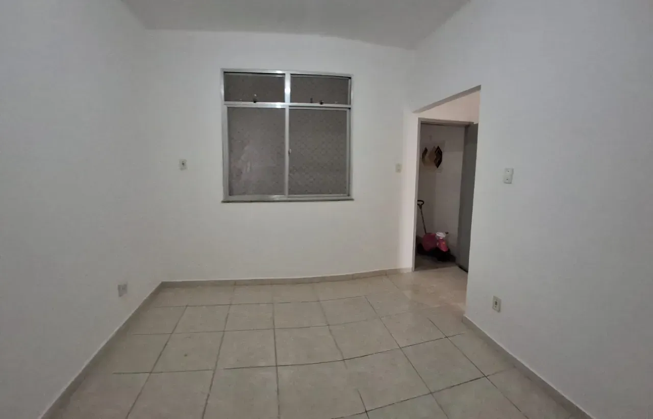 2-bedroom apartment with 1 bathroom, no parking — photo 2