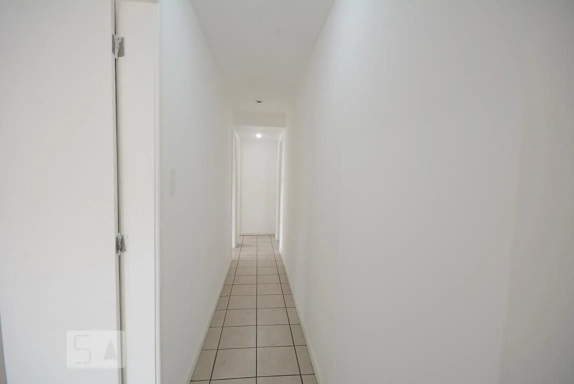 4-bedroom apartment in a building with a pool — photo 14