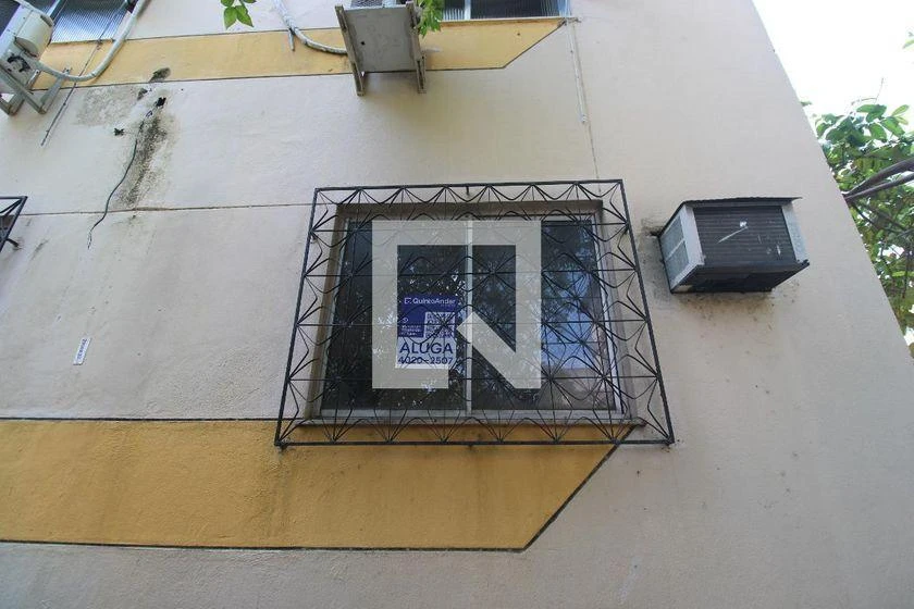 2-bedroom apartment in a building with a pool — photo 35
